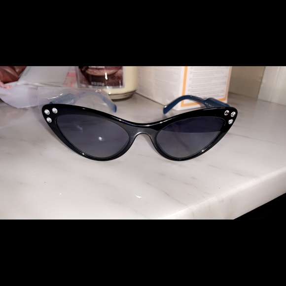 MIU SUNGLASSES BRAND NEW NEVER WORN! Paid 570 asking for 150 or best offer!